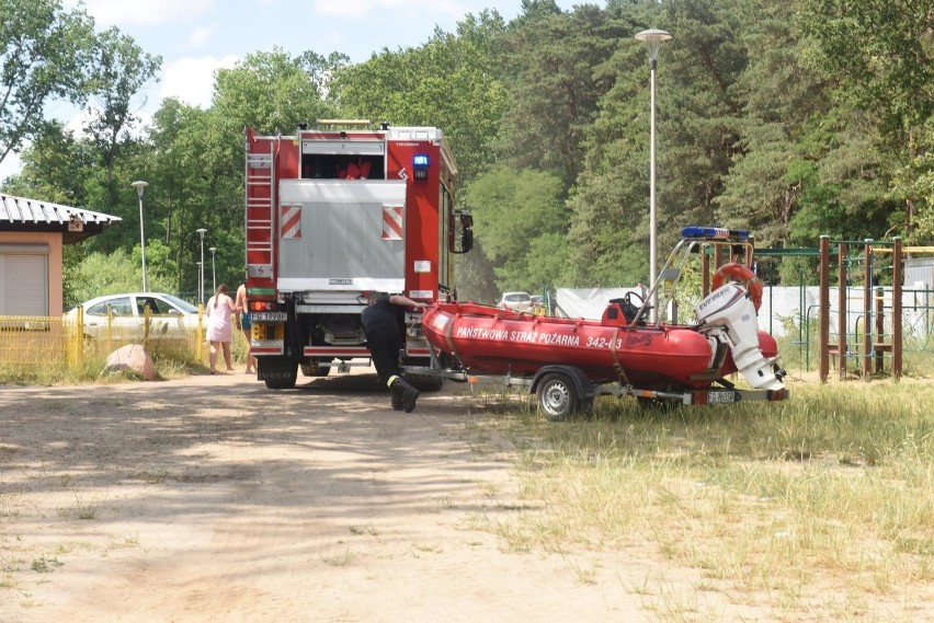 Wezwana na miejsce policja i straż pożarna rozpoczęły...