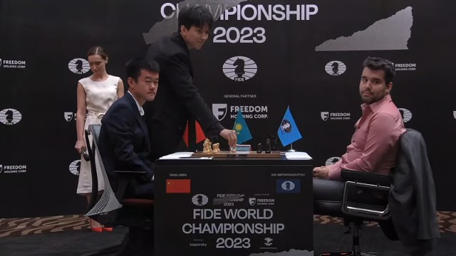 Ding Liren kontra Jan Niepomniaszczij w 12. partii meczu o szachową koronę w Astanie