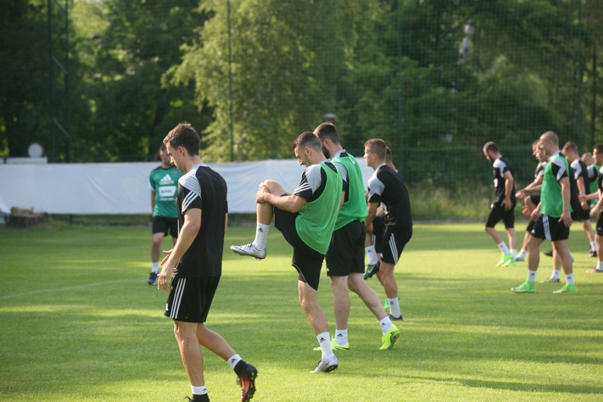 Piłkarze GKS Katowice na treningu we wtorek 20 czerwca 2017