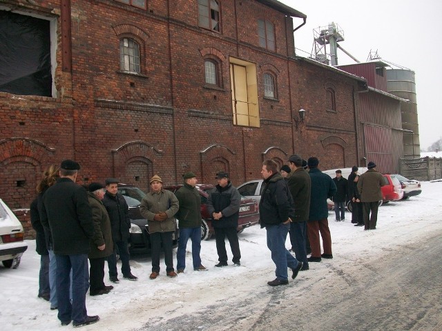 W styczniu 2010 roku rolnicy po raz pierwszy skrzykneli się w gorzelni Janturu, by gromadą upomnieć się o swoje pieniądze.