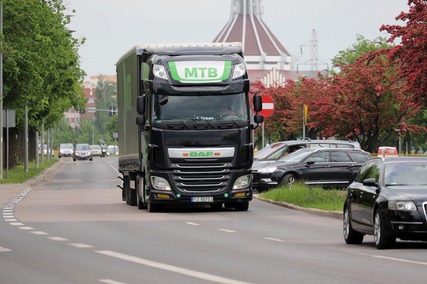 Tranzyt tirów przez Białystok. Nakaz jazdy przez ul. Ciołkowskiego i Dywizjonu 303. Mieszkańcy Piastowskiej i Branickiego odpoczną?