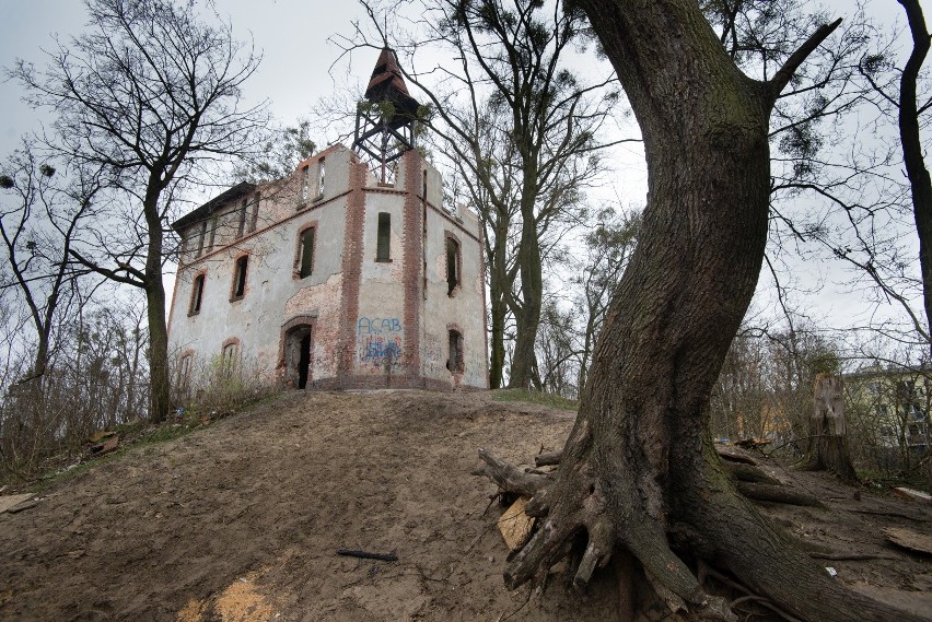 Wieża ciśnień przy ul. Okólnej dziś jest niestety ruiną.