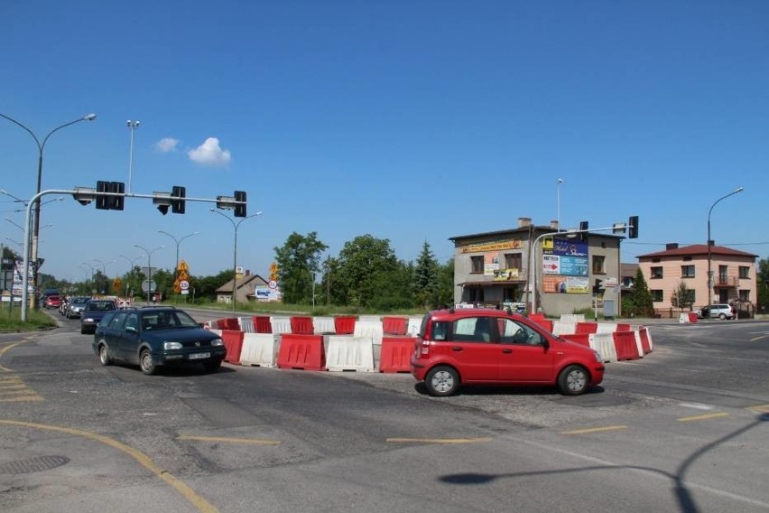 Tymczasowe rondo u zbiegu ul. Piłsudskiego i Tworzeń...