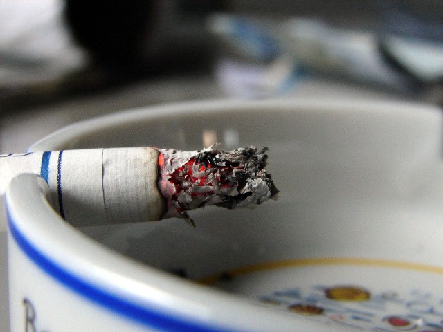 Słupszczanin chce, by urzędnicy miejscy, którzy w godzinach służbowych palą papierosy, dłużej zostawali w pracy.