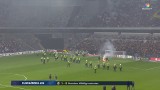 Burdy na derbach Sztokholmu. Pożar na stadionie i bitwa kibiców z policją podczas meczu Djurgarden - AIK 