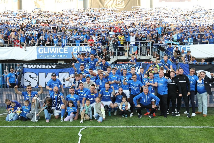 Niebiescy świętowali na stadionie w Gliwicach powrót do...