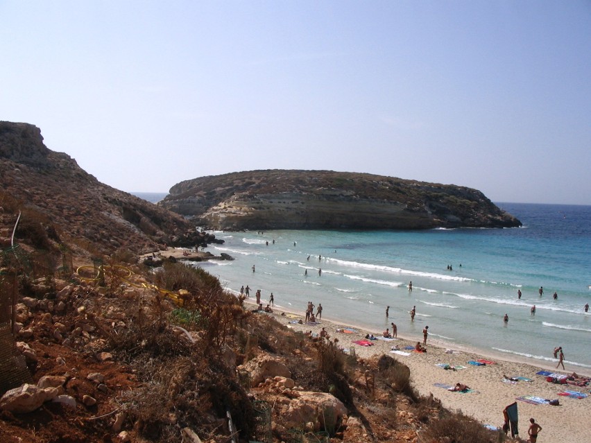 Na plaże wyspy Isola dei Conigli przy Lampedusie będzie...