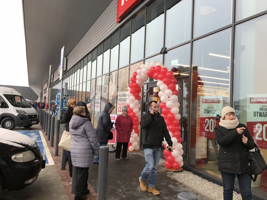 Otwarcie Bursztynowa Park w Ostrołęce: tak wyglądają sklepy Decathlon, Media Markt, Smyk, Jysk, Komfort i Komfort Łazienki [ZDJĘCIA+WIDEO]