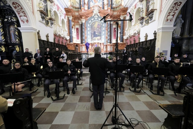 "Polsko. Ojczyzno moja" to koncert dedykowany św. Janowi Pawłowi II w Poznaniu. Przejdź do kolejnego zdjęcia --->