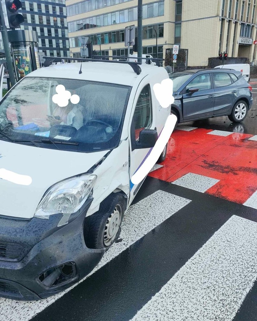 Kraków. Wypadek na ulicy Armii Krajowej. Występują utrudnienia w ruchu
