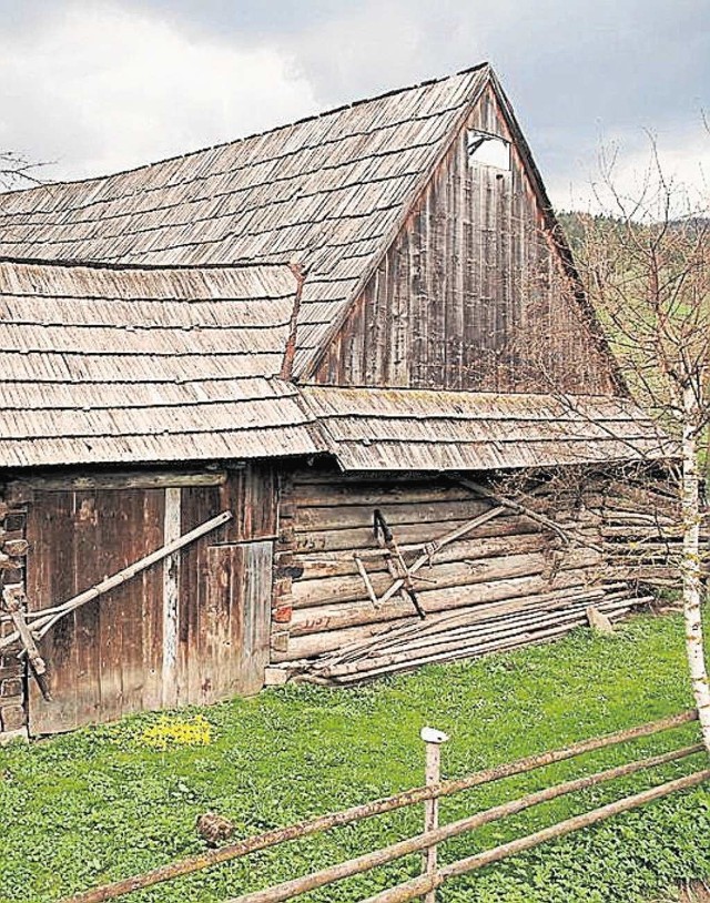 Osturnia to wieś na słowackim  Spiszu. Mieszkają tutaj Rusini, czyli inaczej mówiąc, Łemkowie. W wiosce można oglądać chaty w stylu rusińskim i cerkiew