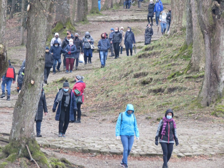 Wielki Piątek. 2.04.2021 w Kalwarii Zebrzydowskiej