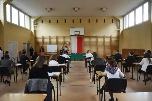 W piątek (3 maja) o godz. 13 uczniowie, którzy zdecydowali się zdawać maturę międzynarodową rozpoczną swoje zmagania z egzaminami.