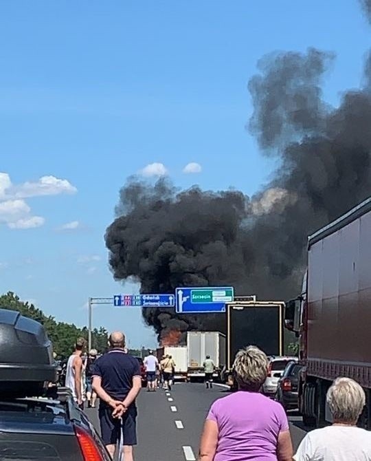 Tragiczny wypadek na A6 pod Szczecinem. Zginęło 6 osób. Ruszył proces. Umyślne spowodowanie katastrofy czy wykroczenie?