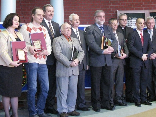 W piątek nagrodzono mieszkańców Miastka, którzy swoją działalnością w 2012 roku przyczynili się do rozwoju i promocji gminy.