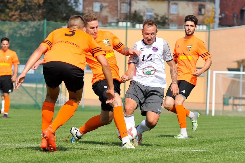 4 liga piłkarska. Starowice - Małapanew Ozimek 2-2