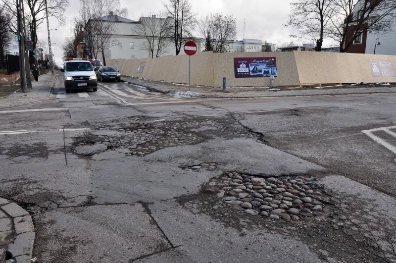 Tak wyglądają nasze drogi [ZDJĘCIA]. Tędy nie da się jeździć