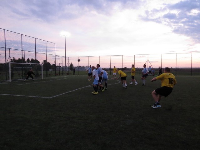 Nocny turniej piłki nożnej w Osieku