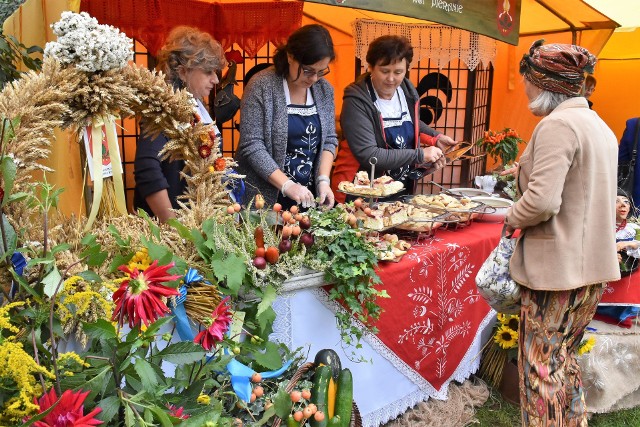 W ogrodzie Muzeum im. Jana Kasprowicza 18 września odbył się festyn kulinarny "Smaki Powiatu". Swoimi potrawami pochwaliły się m.in. panie z kół gospodyń wiejskich