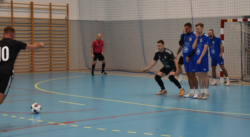 Proszowicka liga futsalu. Lider gromi i powiększa przewagę