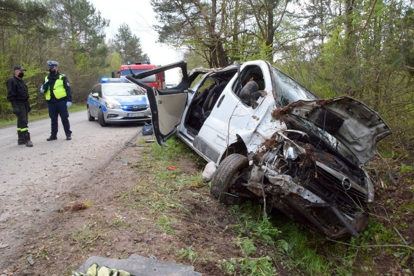 Dramatyczny wypadek kursowego busa koło Zagnańska. Siedem osób rannych [WIDEO, ZDJĘCIA]