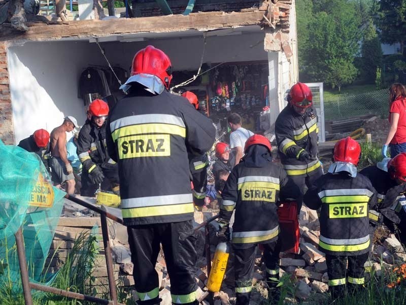 Katastrofa budowlana w Krośnie. Ludzie pod gruzami [WIDEO, ZDJĘCIA]