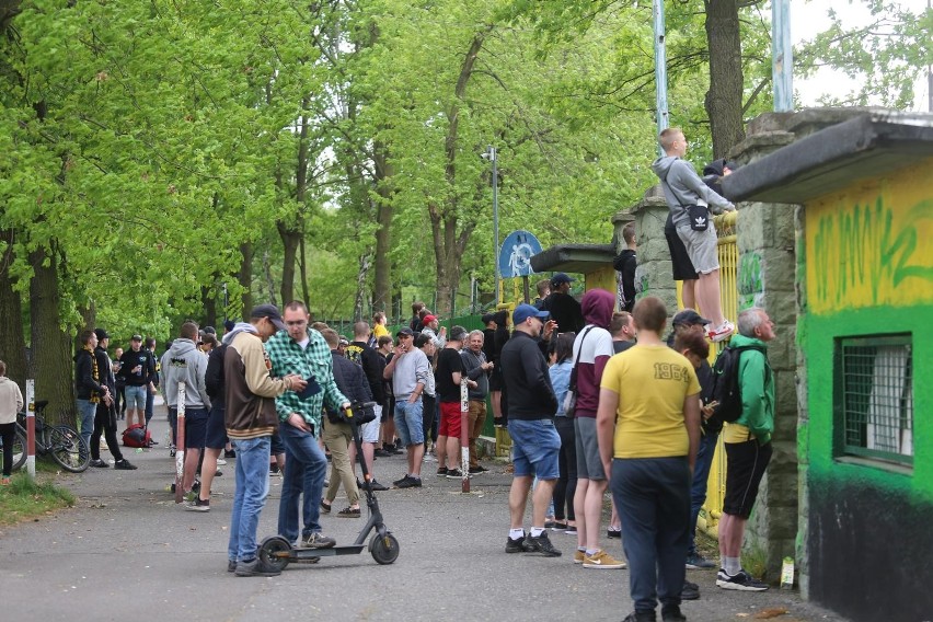 Zobacz kolejne zdjęcia. Przesuwaj zdjęcia w prawo - naciśnij...