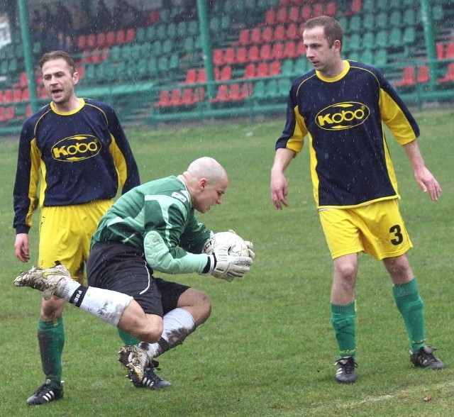 Grający w stalowowolskiej klasie B piłkarze Sokoła II Nisko pokonali Milenium Bieliny 6:1.