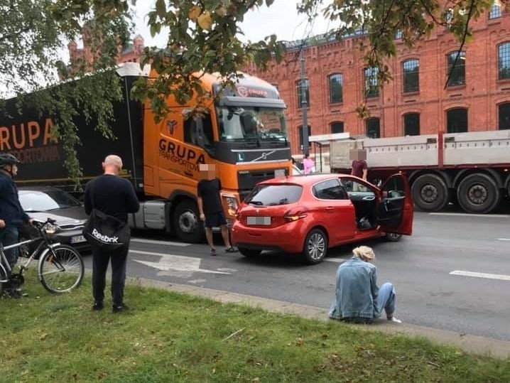 Wstrząsającą scenę mogli zobaczyć kierowcy, którzy w piątek...