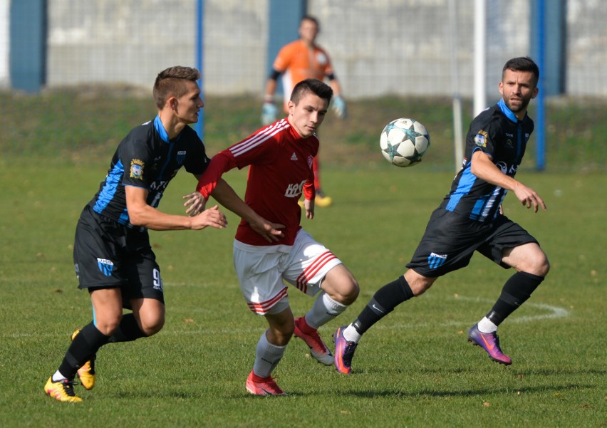 JKS Jarosław pokonał w sobotę u siebie KS Wiązownica 1:0....