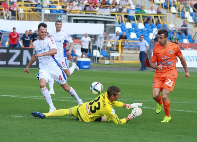 W meczu pierwszej rundy, rozegranym w Mielcu, zespół Termaliki Bruk-Betu pokonał Górnika Zabrze 3:0