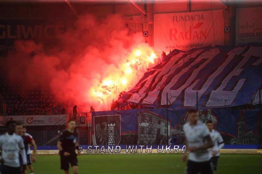 26.02.2022. W czasie derbów Piast Gliwice - Górnik Zabrze...