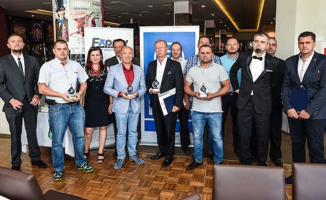 Laureaci plebiscytu  motoryzacyjni eksperci otrzymali statuetki, a także upominki od partnera głównego konkursu