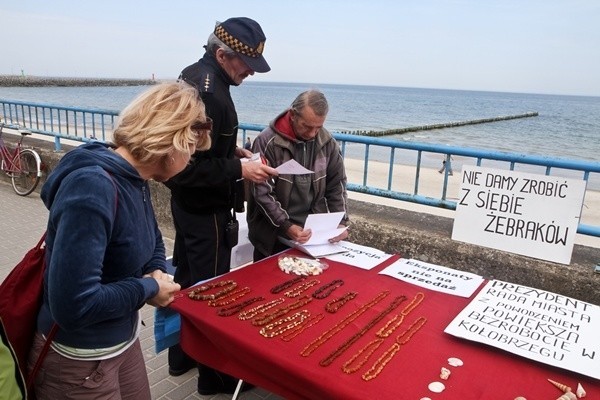 Demonstracja na promenadzie w  Kołobrzegu