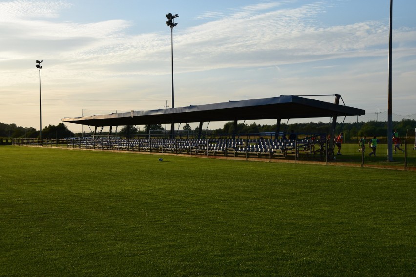 Stadion Chronstau Chrząstowice od kulis. To on będzie gościć finalistów Pucharu Polski na szczeblu wojewódzkim