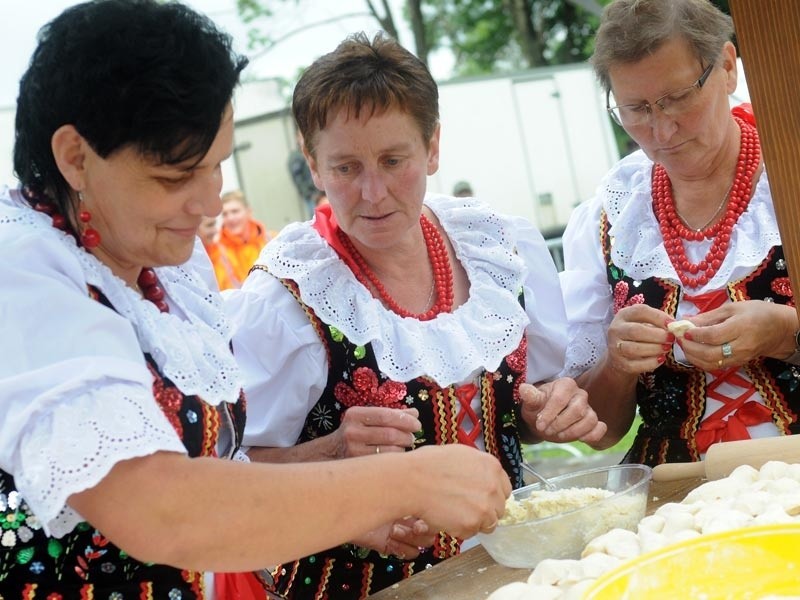 65 tysięcy pierogów na Festiwalu Smaków w Tarnowcu [ZDJĘCIA, WIDEO]