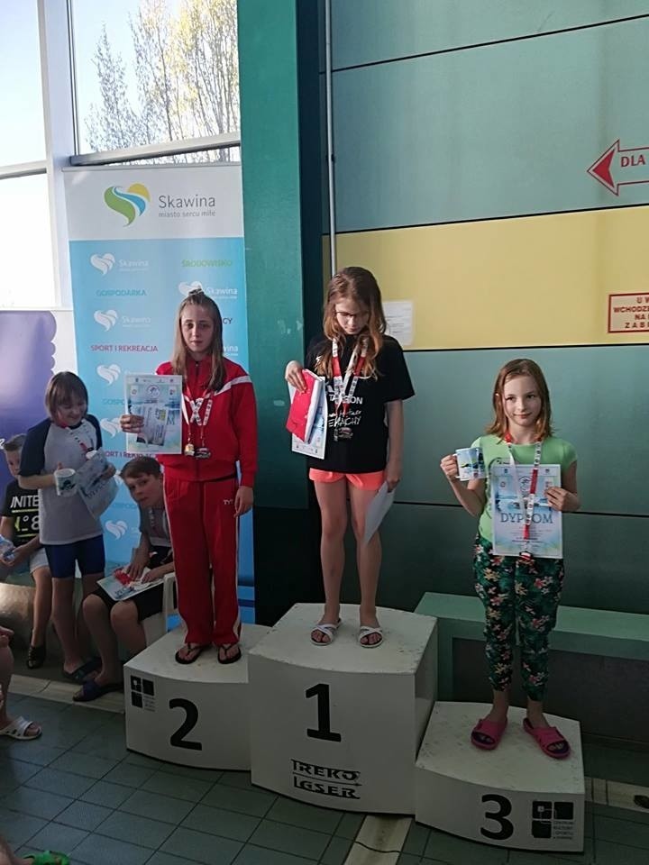 Miechowscy pływacy wyłowili medale w Skawinie