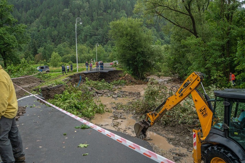 Limanowszczyzna. Mieszkańcy walczą ze skutkami ulewnych deszczy