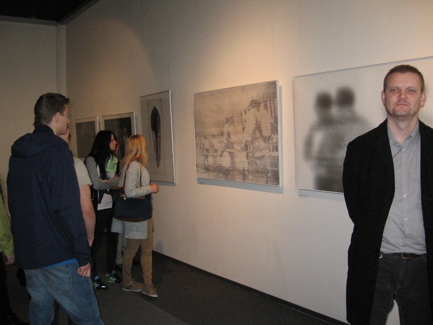Fragmenry wystawy w Galerii AIG Lincoln.
