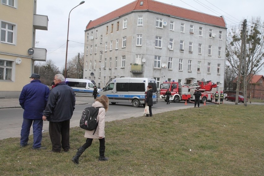 Wrocław: Rodzinna awantura na Brochowie. Z nożem w ręku groził ojcu i policjantom (ZDJĘCIA)