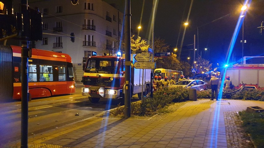 Wypadek tramwaju MPK Łódź na Narutowicza. Zderzenie tramwaju z samochodem w centrum Łodzi