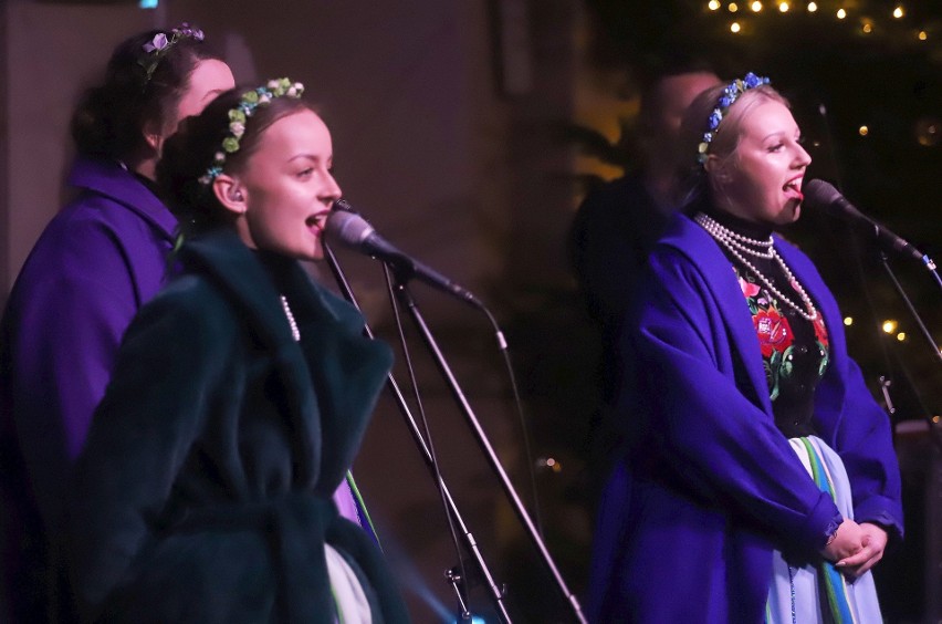 Koncert zespołu Tulia w Białobrzegach. Piosenkarki zaśpiewały kolędy i pastorałki w kościele pod wezwaniem Świętej Trójcy (WIDEO, ZDJĘCIA)