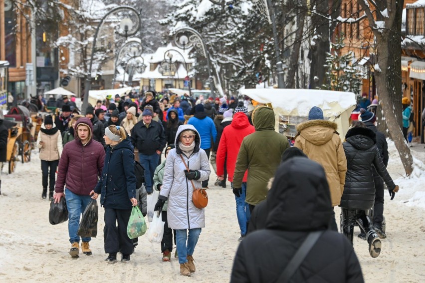 Początek drugiego turnusu ferii w Zakopanem. Krupówki...