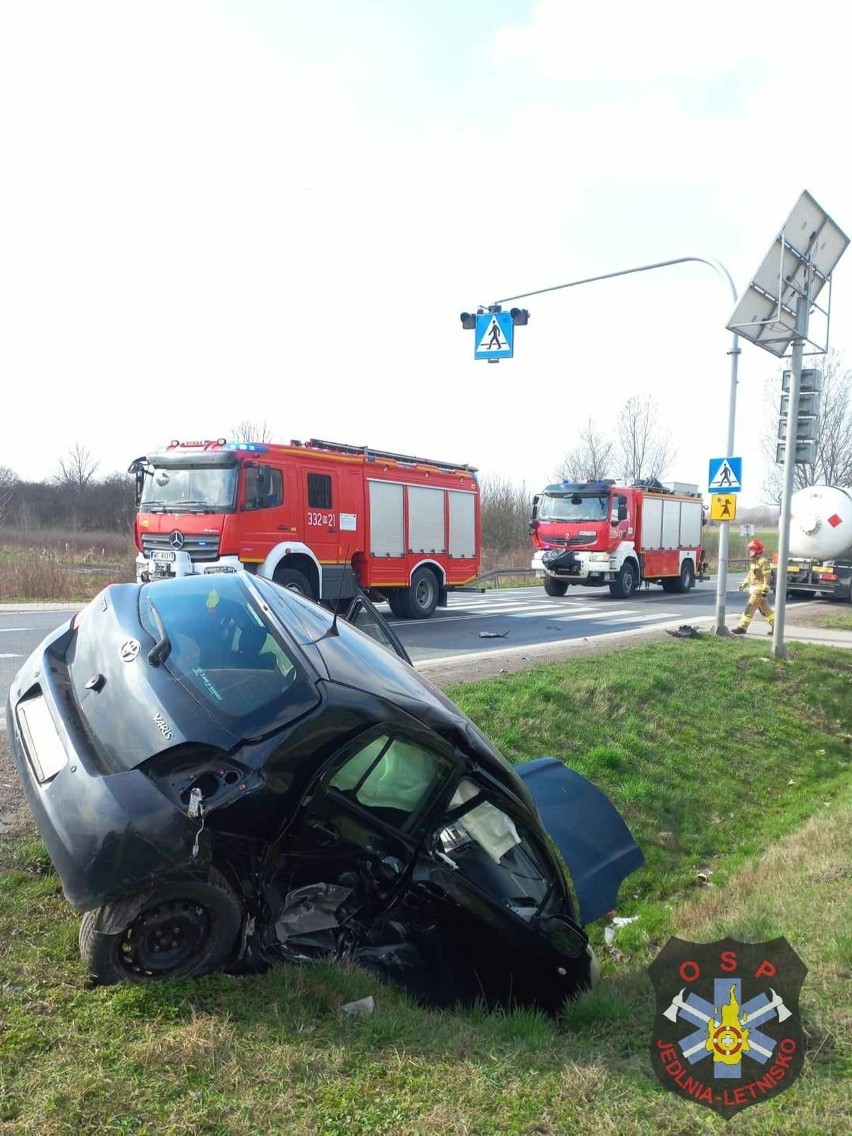 Wypadek na krajowej "dwunastce" w Rajcu Szlacheckim. Trzy osoby zostały ranne. Zobacz zdjęcia