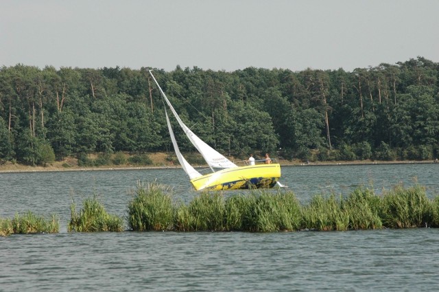 Przewróciła się żaglówka na Zalewie Zemborzyckim