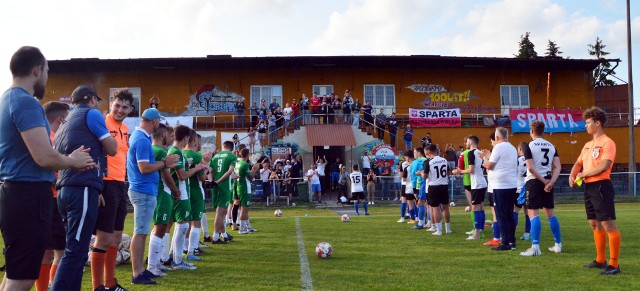 Sparta Kazimierza Wielka pożegnała swój stadion, który zostanie wyremontowany. Więcej na kolejnych zdjęciach.