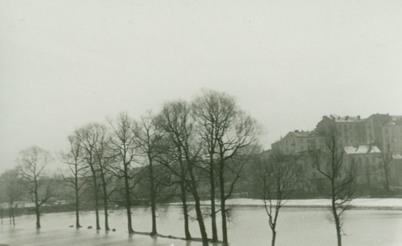 Śnieg zaczął topnieć, a ulice Lublina znalazły się pod wodą. Wielka powódź z 1947 roku. Zobacz 