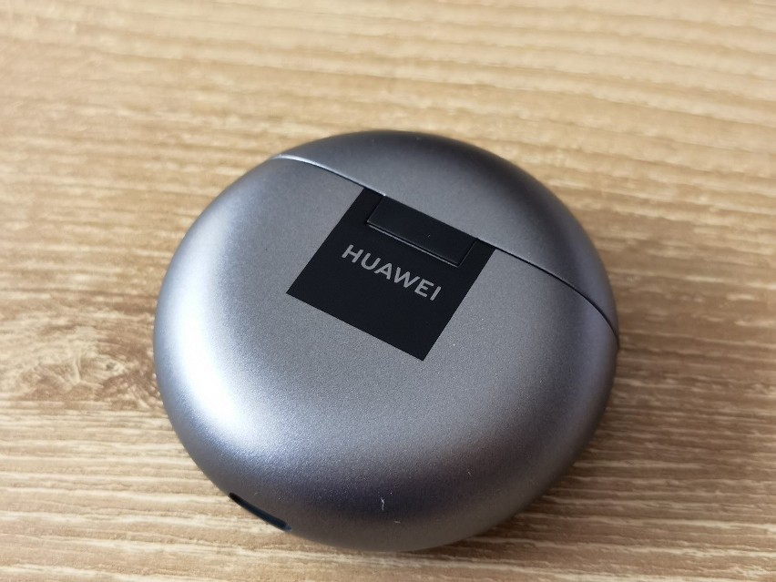 Bezprzewodowe, douszne Huawei FreeBuds 4 z aktywną redukcją szumów. Test, recenzja