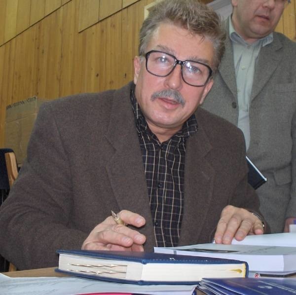 Maciej Malinowski, wykładowca akademicki, autor książek o problemach współczesnej polszczyzny.