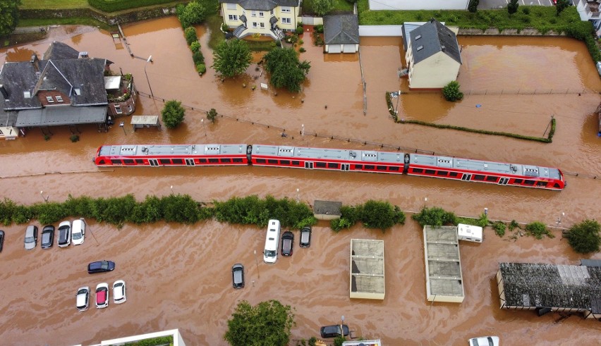 Pogodowy koszmar w Niemczech, Belgii, Holandii i Szwajcarii [ZDJĘCIA] [WIDEO] Potężne ulewy i powodzie, ponad sto ofiar śmiertelnych